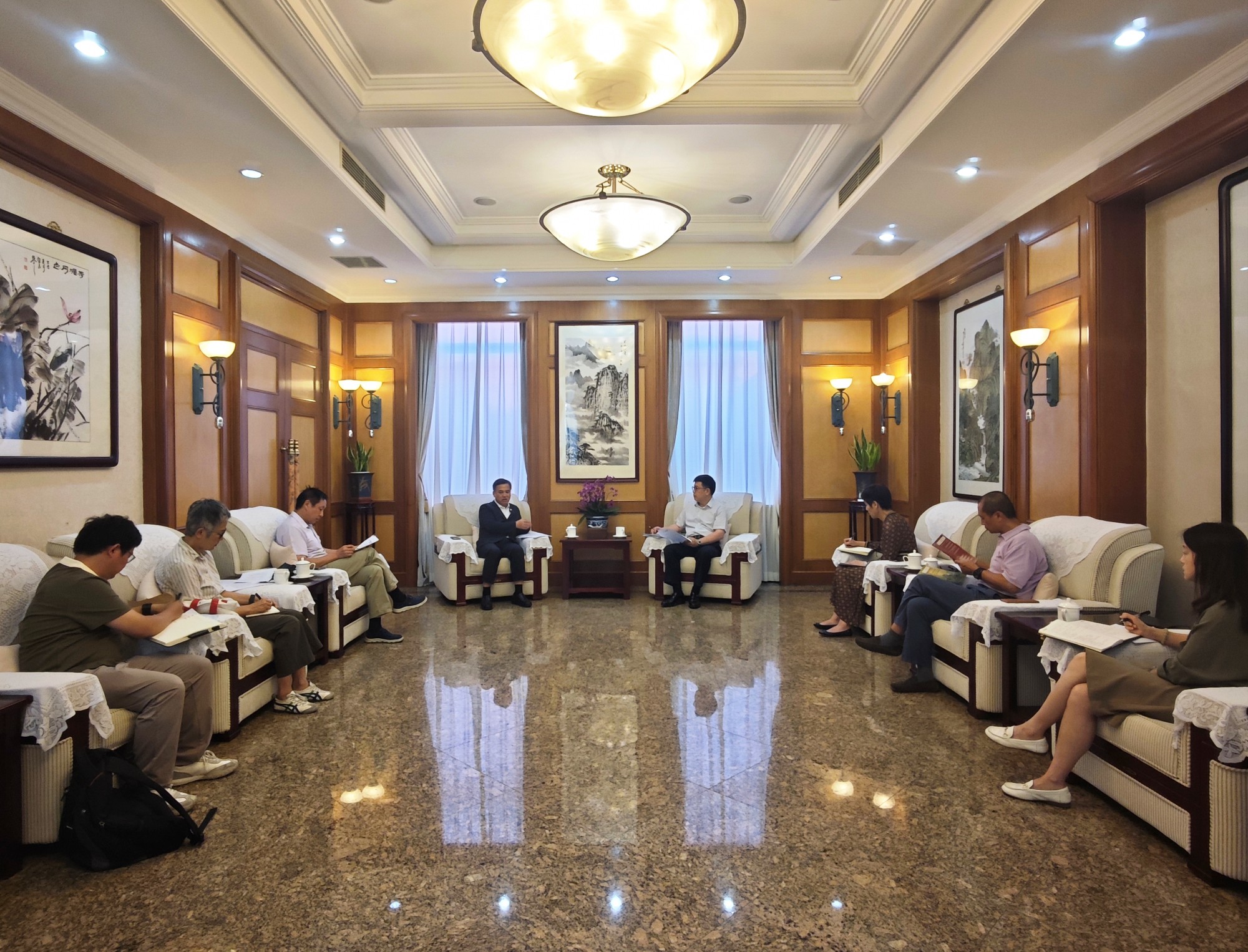 邹肖力副会长会见中国国家创新与发展战略研究会副会长兼秘书长王博永